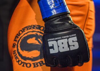 Luva de MMA no detalhe - Fonte: @joaopsicoticospormma
