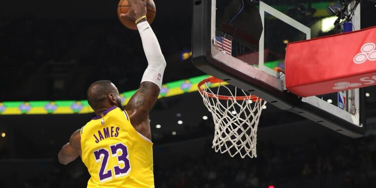 LeBron James alcança novo marco e supera Michael Jordan