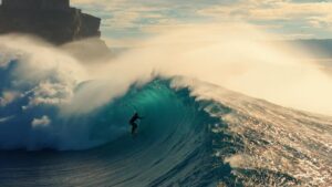 Lucas Chumbo surfando - Fonte: @lucaschumbo