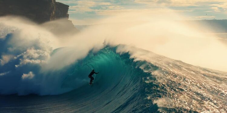 Lucas Chumbo surfando - Fonte: @lucaschumbo