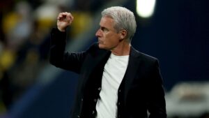 Luís Castro, alvo do Atlético-MG, em partida do Al-Nassr