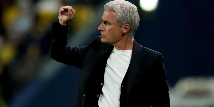 Luís Castro, alvo do Atlético-MG, em partida do Al-Nassr