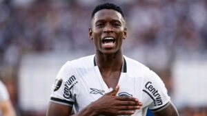 Luiz Henrique comemorando gol marcado na final da Libertadores