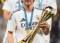 Modric segurando taça do Intercontinental de 2024 - Fonte: @lukamodric10