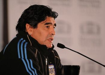 Maradona durante entrevista coletiva como técnico da seleção argentina