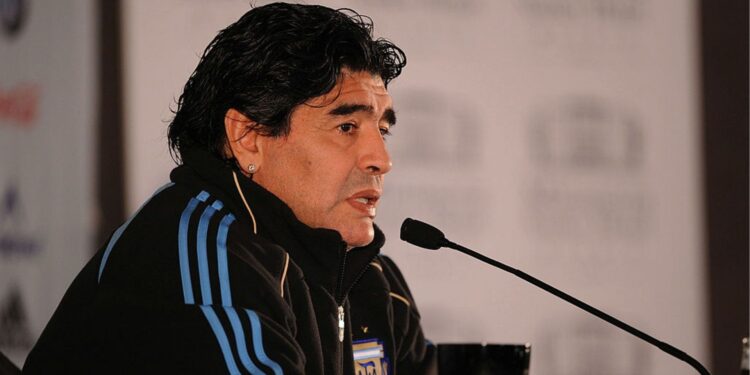 Maradona durante entrevista coletiva como técnico da seleção argentina