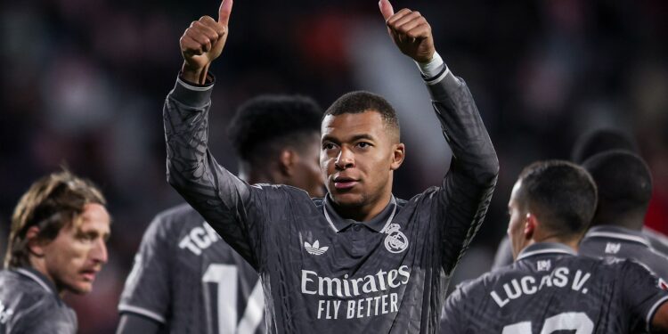 Mbappé comemorando gol do Real Madrid contra o Girona, em partida válida pela LALIGA