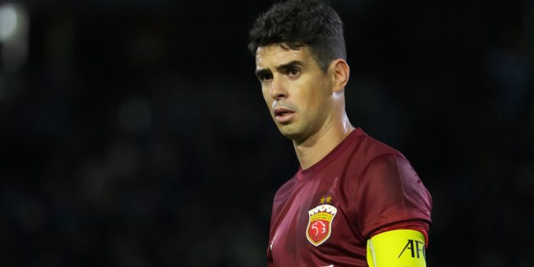 Oscar agita o mercado da bola.