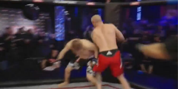 Lutadores brigam antes da luta de MMA no Hardcore FC