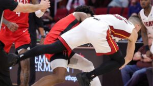 Jogo entre Heat e Rockets na NBA teve briga generalizada