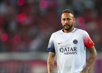 Neymar em ação com a camisa do PSG