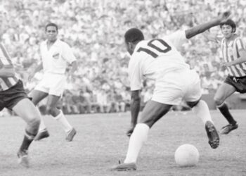 Pelé com a camisa 10.
