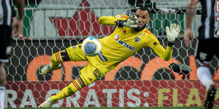 Everson defendendo chute do Flamengo - Fonte: @pedrosouza09