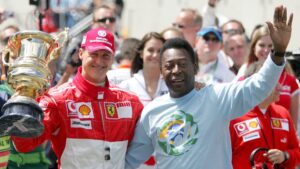 Pelé abraçado com Michael Schumacher, vencedor do GP de São Paulo de 2002