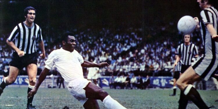 Pelé atuando pelo Santos - Fonte: @pele