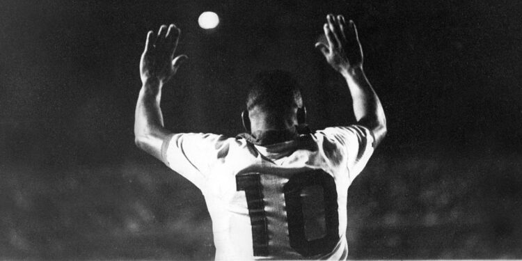 Pelé vestindo a 10 - Fonte: @pele