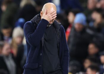 Pep Guardiola durante Manchester City x Manchester United, na Premier League