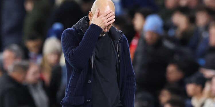 Pep Guardiola durante Manchester City x Manchester United, na Premier League