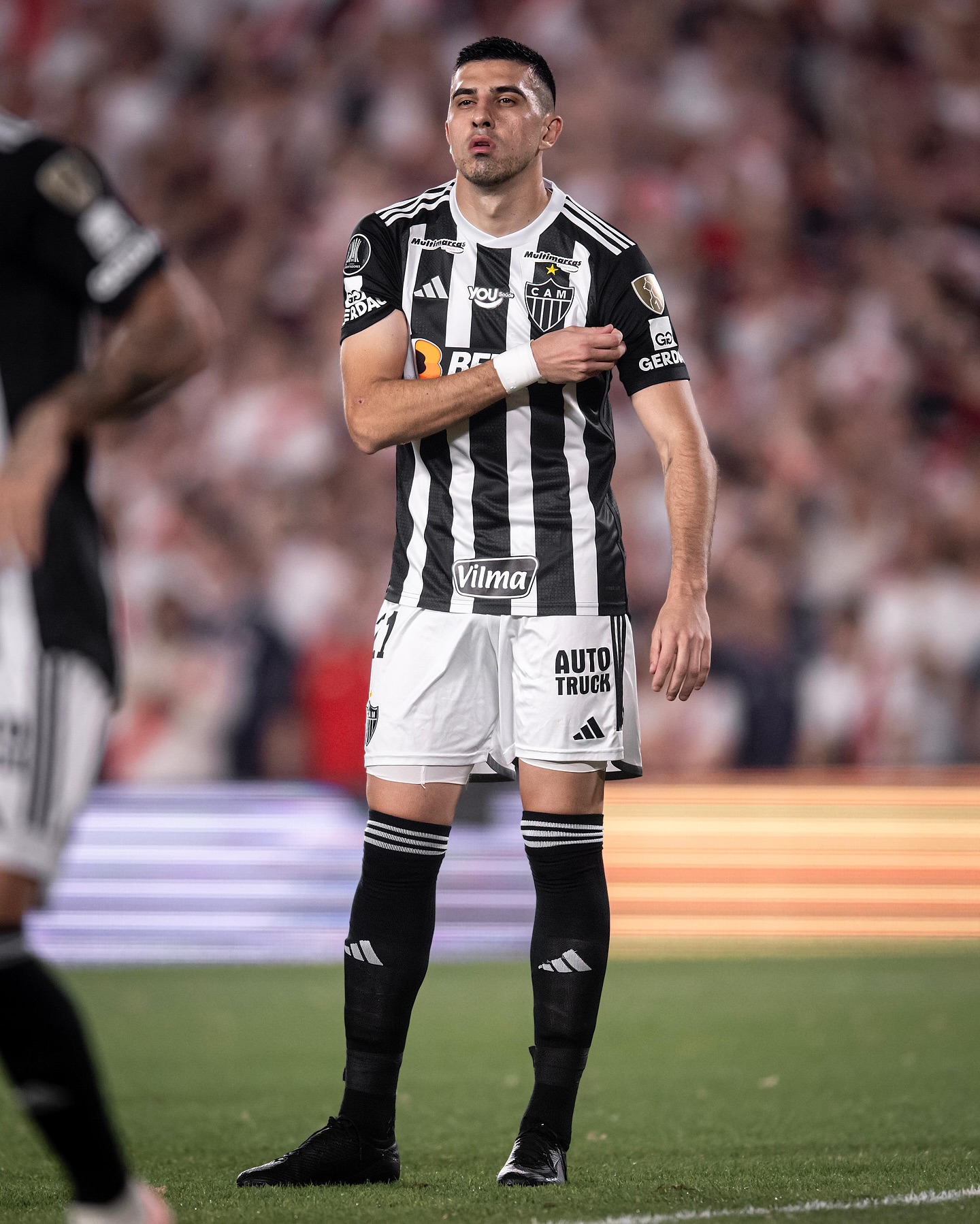 Jogador Rodrigo Battaglia atuando pelo Atlético-MG - Fonte: @rodribattaglia