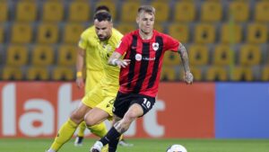 Róger Guedes, alvo do Flamengo, em ação pelo Al-Rayyan, do Catar