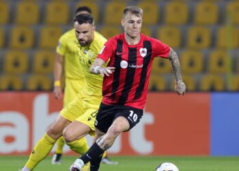 Róger Guedes, alvo do Flamengo, em ação pelo Al-Rayyan, do Catar