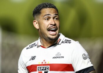Alvo do Santos, Luciano em ação com a camisa do São Paulo