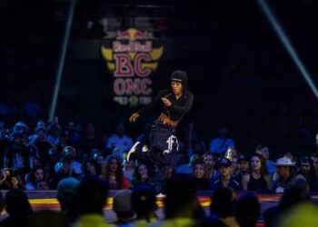 Toquinha é uma das grandes artistas do breaking brasileiro. Foto: Fabio Piva/Red Bull Content Pool