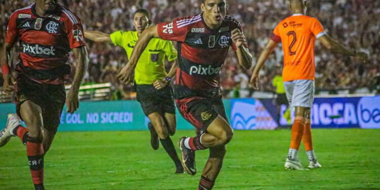 Thiaguinho pelo Flamengo - Fonte: @thiago.fernandes_01
