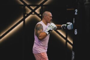 Oleksandr Usyk treinando - Fonte: @usykaa