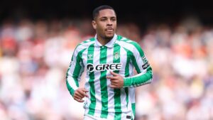 Vitor Roque em ação pelo Real Bétis