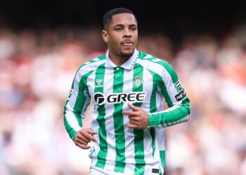Vitor Roque em ação pelo Real Bétis