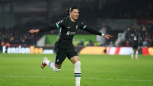 Darwin Nuñez, do Liverpool, comemora gol marcado contra o Brentford, em partida válida pela Premier League