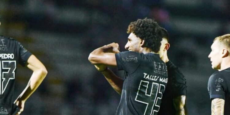 Talles Magno, do Corinthians, comemora gol marcado contra a Ponte Preta