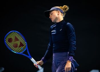 Tenista britânica Harriet Dart lamenta derrota para Donna Vekic no Australian Open