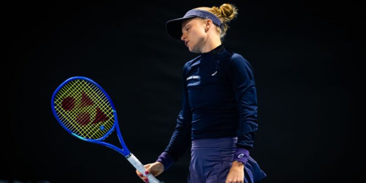 Tenista britânica Harriet Dart lamenta derrota para Donna Vekic no Australian Open