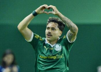 Mauricio, do Palmeiras, comemora gol marcado contra a Portuguesa, em partida válida pelo Paulistão