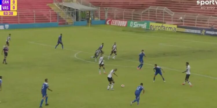 Lance de jogo entre Vasco sub-20 e Canaã sub-20, válido pela Copinha