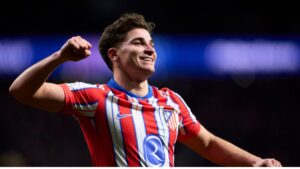 Julián Alvarez, do Atlético de Madrid, comemora vitória sobre o Bayer Leverkusen