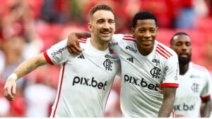 Jogadores do Flamengo comemoram gol marcado