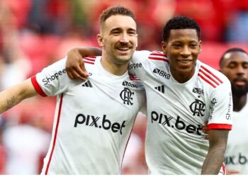 Jogadores do Flamengo comemoram gol marcado