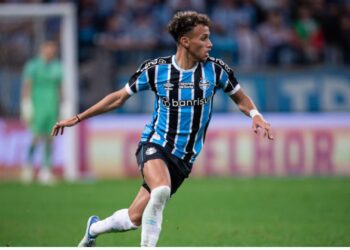 Bitello atuando pelo Grêmio