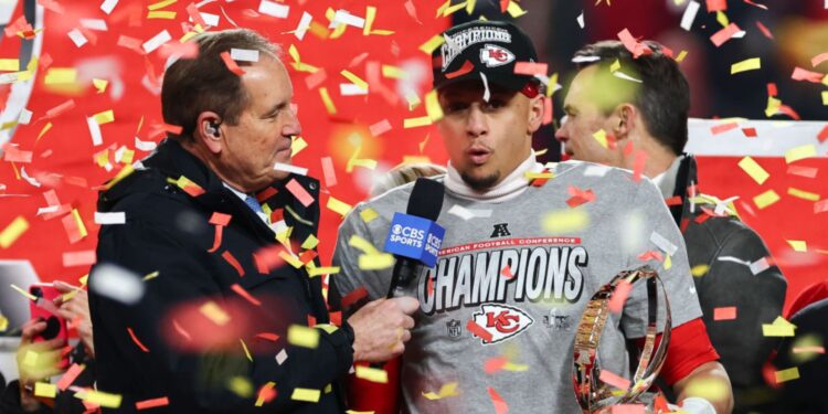 Patrick Mahomes, quaterback do Kansas City Chiefs, concede entrevista após vencer a fnial da AFC