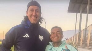 Dudu e Cássio, do Cruzeiro, tiram foto juntos