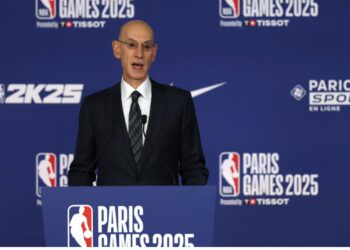 Adam Silver, comissário da NBA, durante entrevista coletiva antes de jogo da NBA em Paris, na França