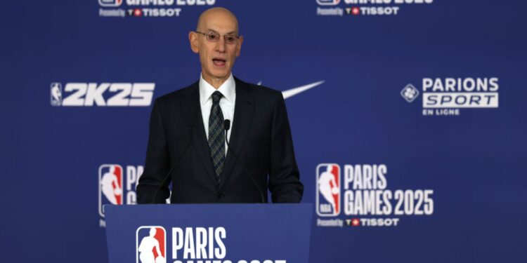 Adam Silver, comissário da NBA, durante entrevista coletiva antes de jogo da NBA em Paris, na França