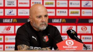 Jorge Sampaoli, treinador do Rennes, concede entrevista coletiva após jogo contra o Lille