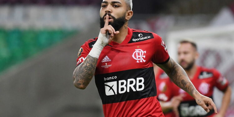 As histórias mais surpreendentes de gols contra o próprio futuro clube