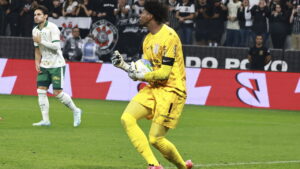 A temporada inesquecível de Hugo Souza que encantou torcedores