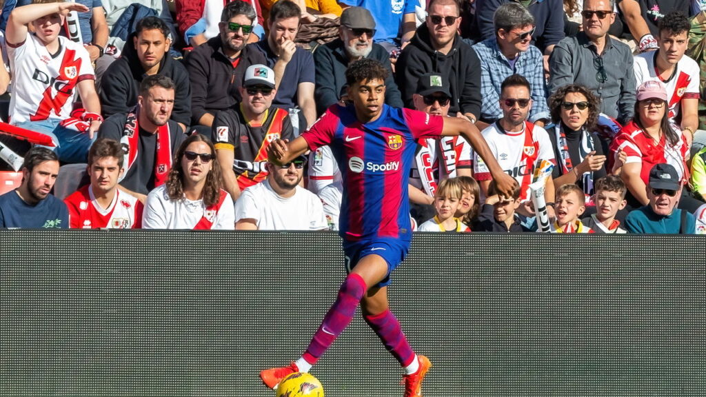 O mais novo fenômeno que virou o jogo no Barcelona antes dos 18 anos!
