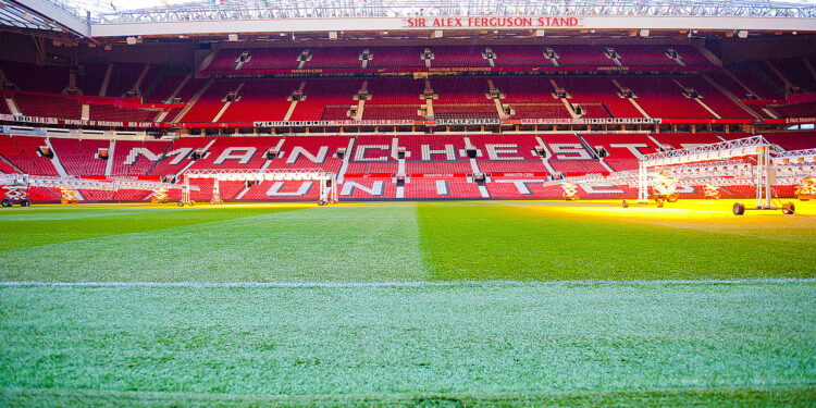 Manchester United e Liverpool: A história por trás do clássico inesquecível!